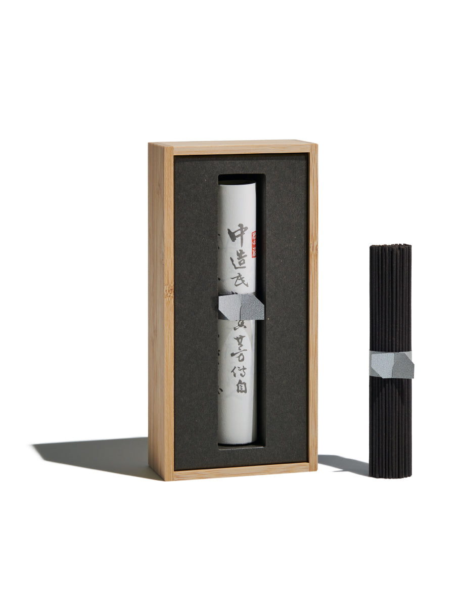 伽羅　白皮緑油　香木　2.0 g 伽羅|商品一覧|シャム沈香・伽羅・香木専門店 香琳(こうりん)